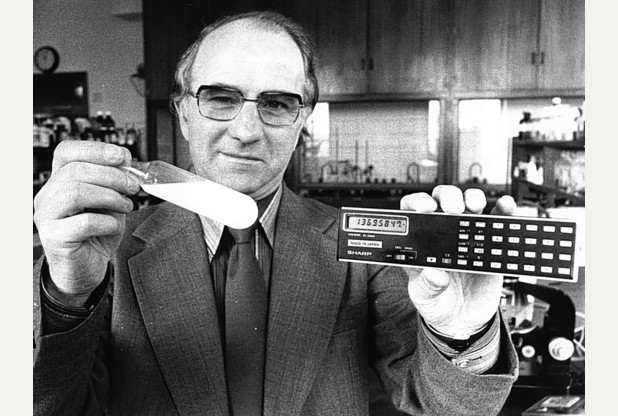 George Gray LCD using cyanobiphenyl compounds