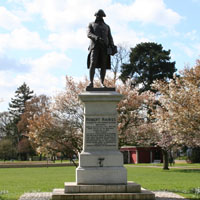 Robert Raikes statue Gloucester. Another stands in London and Toronto